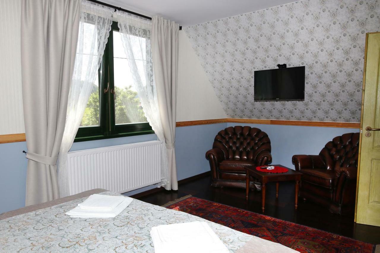 Sasfeszek Vendeghaz Hotel ซีร์ซ ภายนอก รูปภาพ