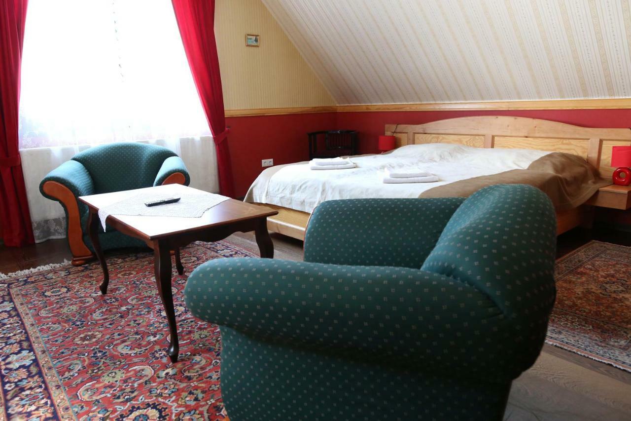 Sasfeszek Vendeghaz Hotel ซีร์ซ ภายนอก รูปภาพ