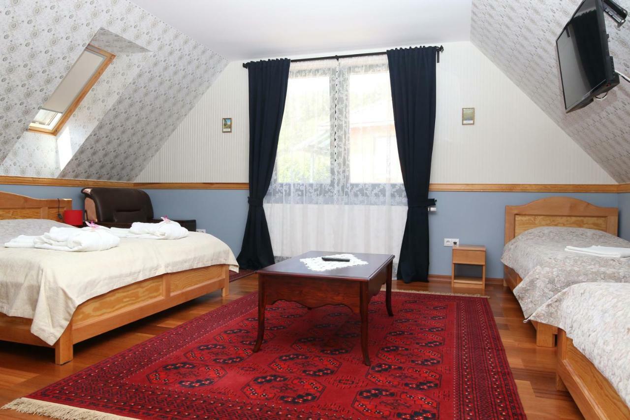 Sasfeszek Vendeghaz Hotel ซีร์ซ ภายนอก รูปภาพ