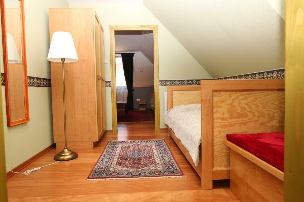 Sasfeszek Vendeghaz Hotel ซีร์ซ ภายนอก รูปภาพ