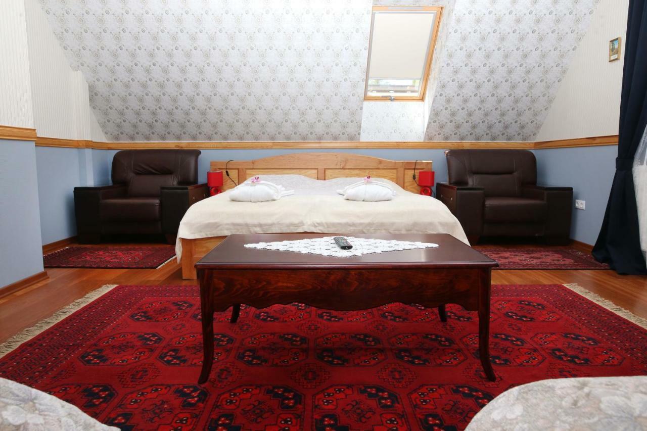 Sasfeszek Vendeghaz Hotel ซีร์ซ ภายนอก รูปภาพ