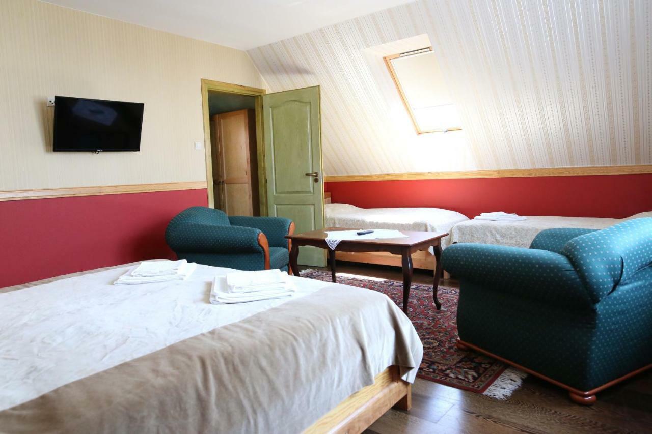 Sasfeszek Vendeghaz Hotel ซีร์ซ ภายนอก รูปภาพ