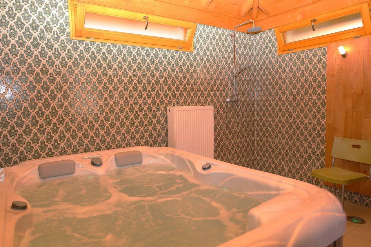 Sasfeszek Vendeghaz Hotel ซีร์ซ ภายนอก รูปภาพ